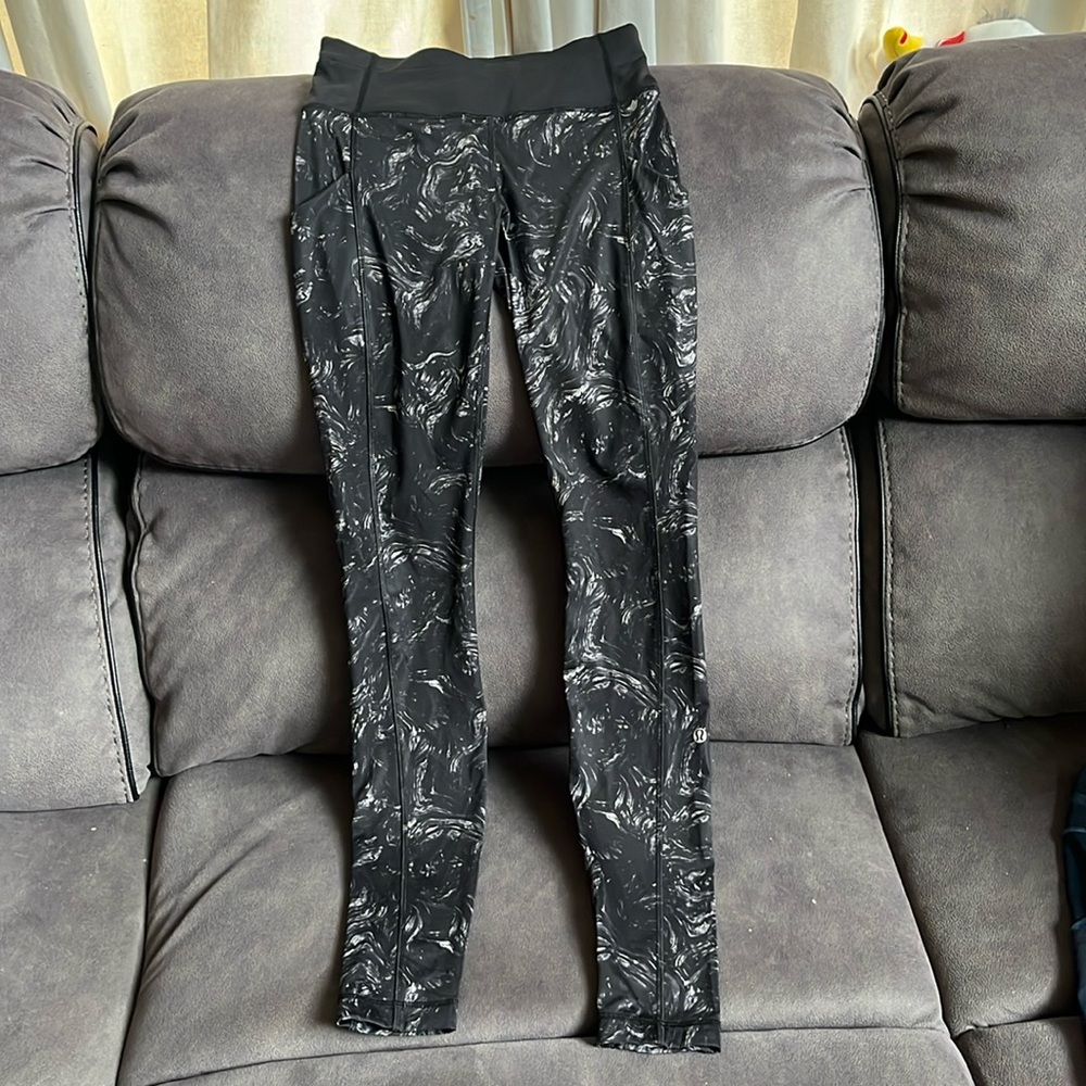 Lululemon size 2 Fast and Free high rise tights with 3 pockets 28” inseam
